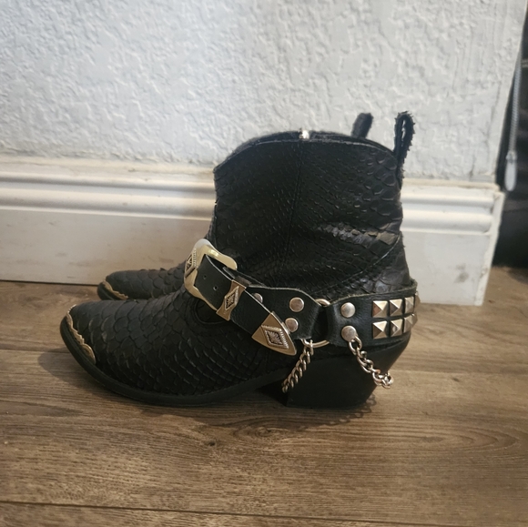 SOLD - Picture 4 of 13